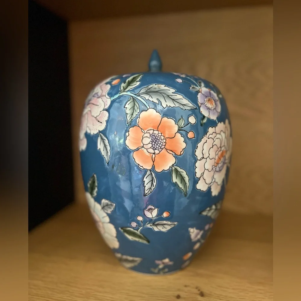 Vintage Japanese GINGER JAR TEMPLE JAR URN W LID Floral Porcelain Flowers MACAU